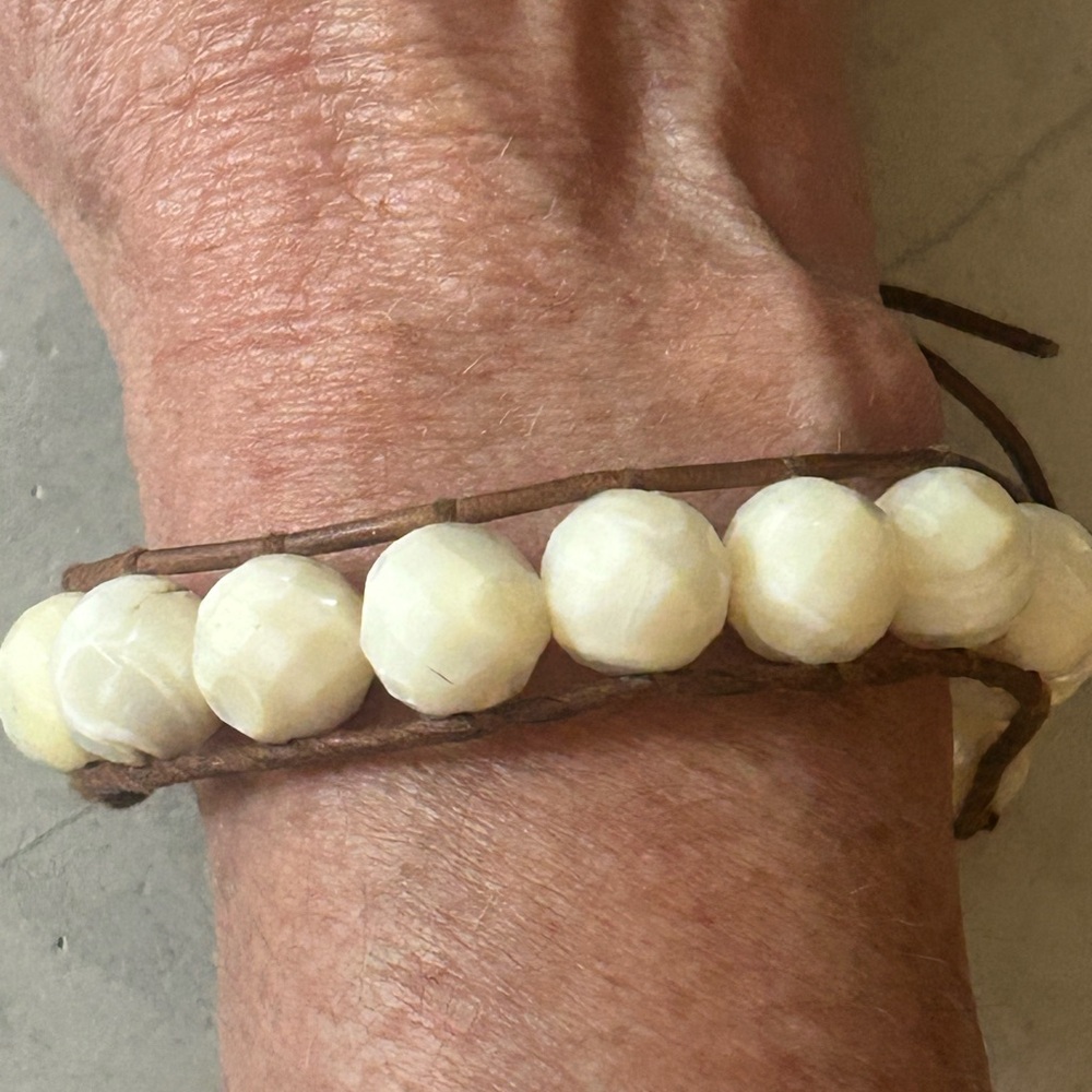 Chan Luu single wrap bracelet. Cream calcite faceted stones brown leather rails